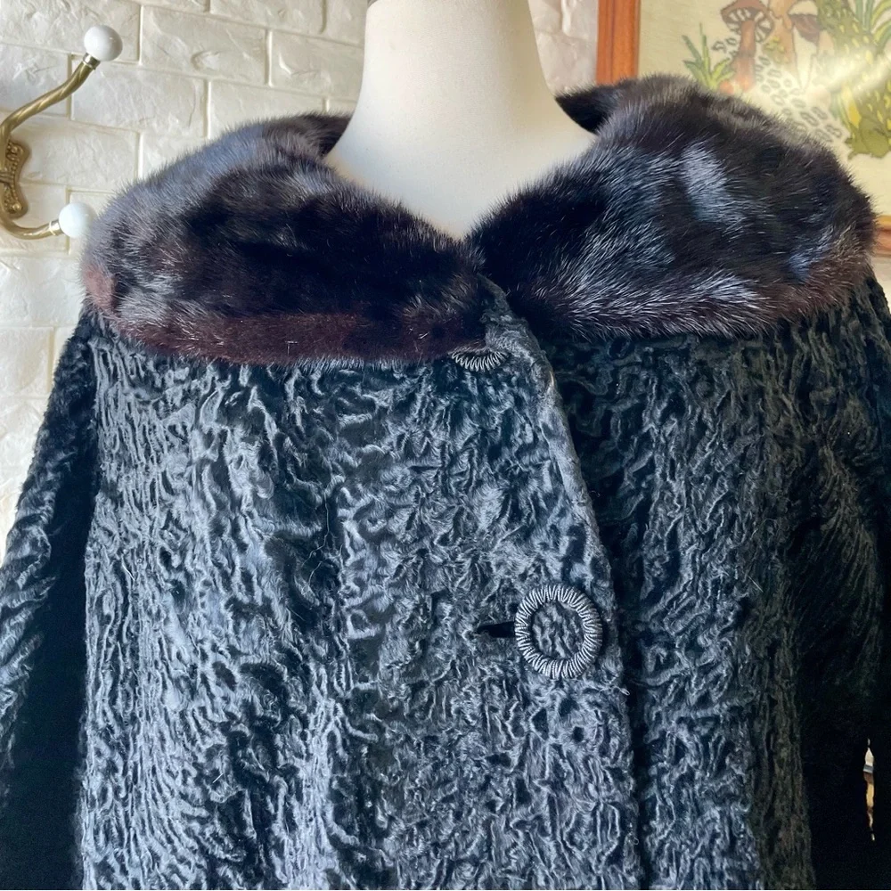Vintage 1960s Persian Lamb Cropped Coat with Mink Collar - Picture 9 of 15